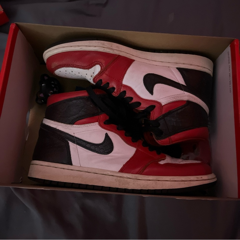 Nike Jordan 1 High Og ‘Satin Snake/Red’